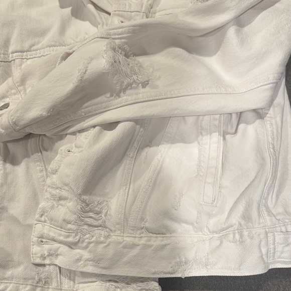 Ralph Lauren- Women's White Distressed Denim Jacket - Picture 4 of 4